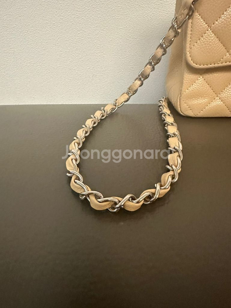 샤넬 클래식 미디움 베이지 캐비어 은장--3