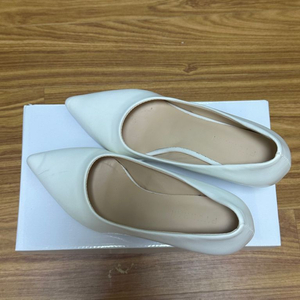 스틸레토 하이힐 흰색구두