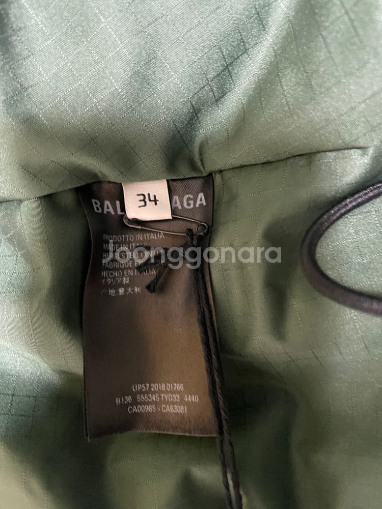 [정품] 발렌시아가 뉴스윙 푸퍼 패딩--4