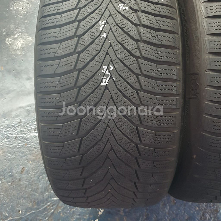 275 40 19 2754019넥센 윈터타이어 2짝판매--3