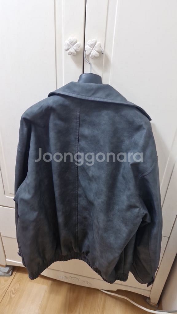 가죽 자켓 팝니다--1