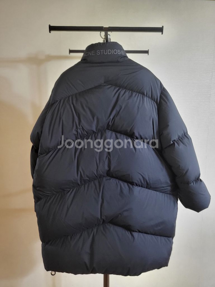 아크네 오리털패딩--1