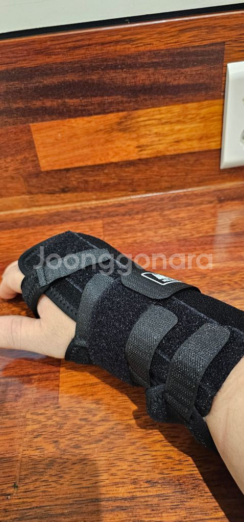 (배송비포함) 오른손 손목보호대 손목아대 반깁스--1