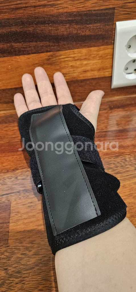 (배송비포함) 오른손 손목보호대 손목아대 반깁스--2