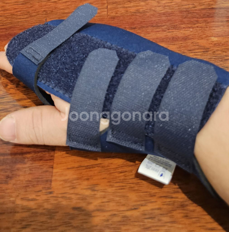 (배송비포함) 오른손 손목보호대 손목아대 반깁스--1