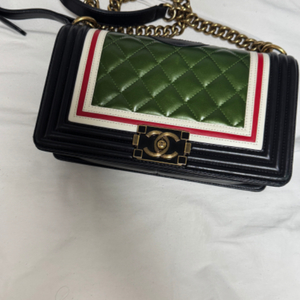 샤넬 보이백 미듐 한정판