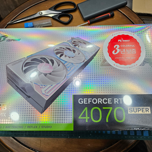 컬러풀 RTX 4070 SUPER 울트라 화이트 3팬