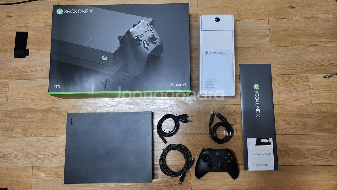 XBOX One X 1테라 중고 팝니다.--1