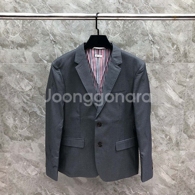 톰브라운 후면 삼선 남성 수트 정장 상의 2칼라--1