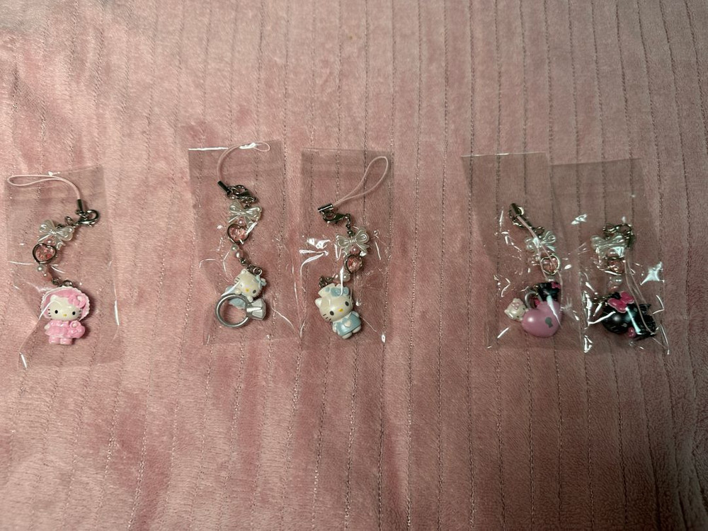 (새상품) 헬로키티 50주년 천사와 악마 스트랩 키링 이미지