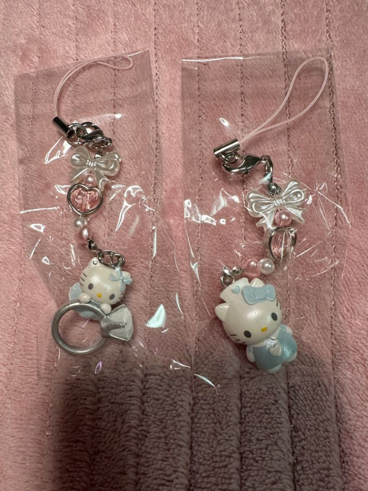 (새상품) 헬로키티 50주년 천사와 악마 스트랩 키링 이미지