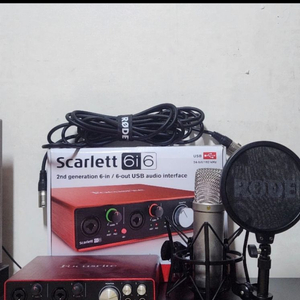 solo scarlet 6i6 Mic