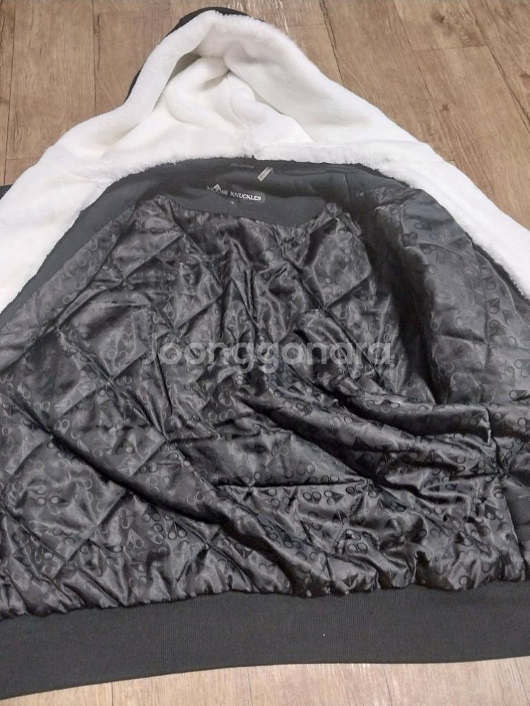 무스너클 버니스웨터 L사이즈 (택배비 포함)--1