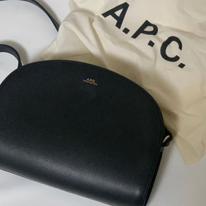 아페쎄 A.P.C 하프문백 사피아노