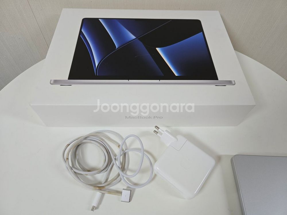 애플 맥북 프로 M2 16GB 1테라--7