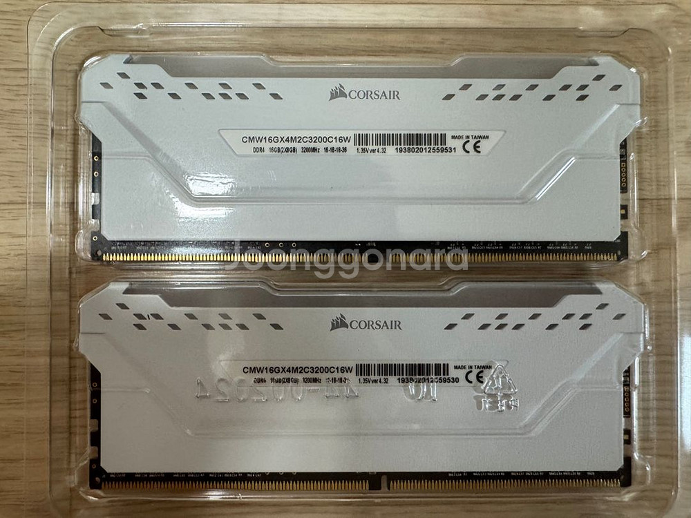 커세어벤젠스 8Gx2 16cl ddr4 램 판매합니다--1