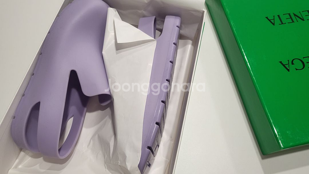 보테가베네타 러버 퍼들 샌들 새상품 박스240(37)--1