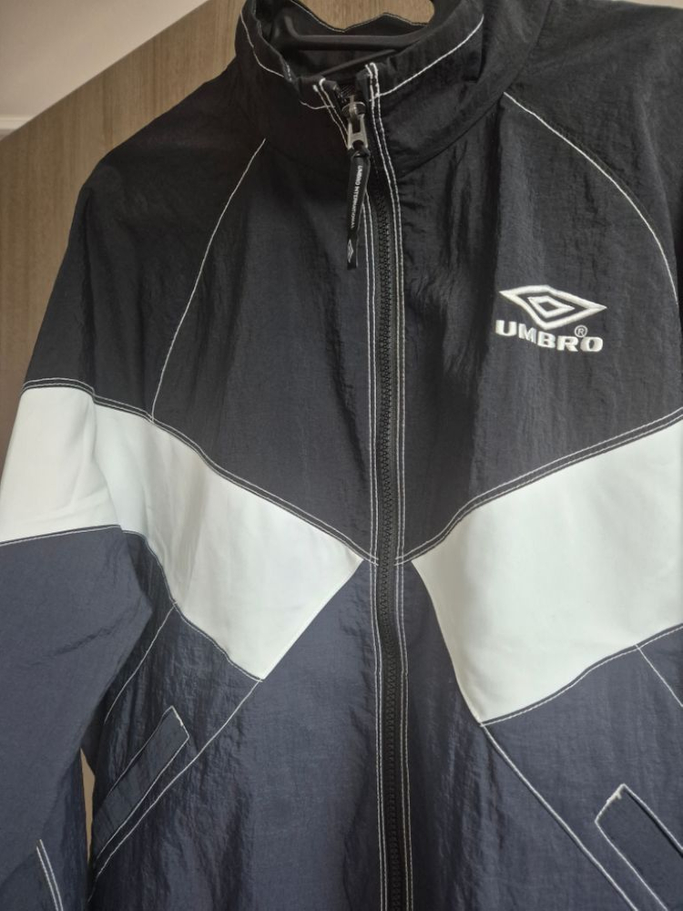 엄브로 바람막이(크리스피 타슬란 딥 네이비)--2