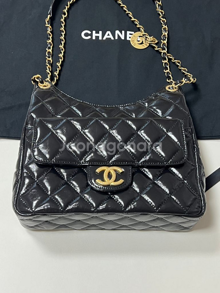 샤넬시즌호보백 미듐--1