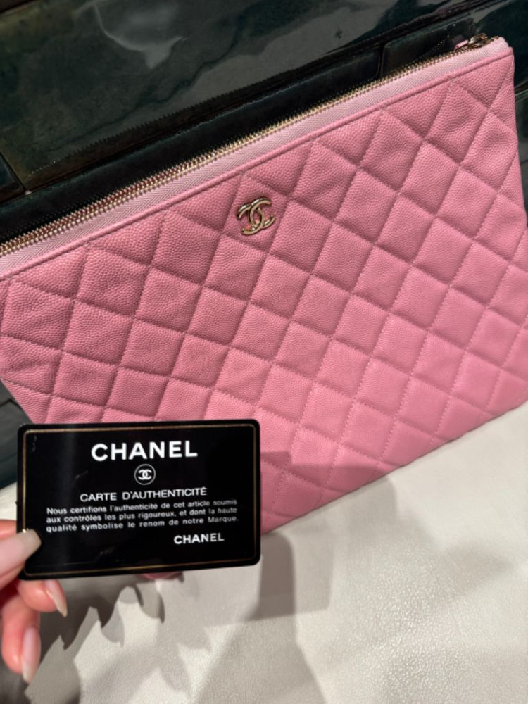 샤넬 클래식 뉴미듐 캐비어 금장 클러치 핑크--2