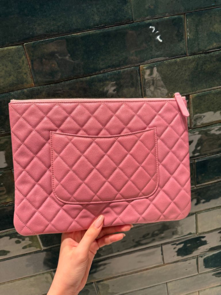 샤넬 클래식 뉴미듐 캐비어 금장 클러치 핑크--1
