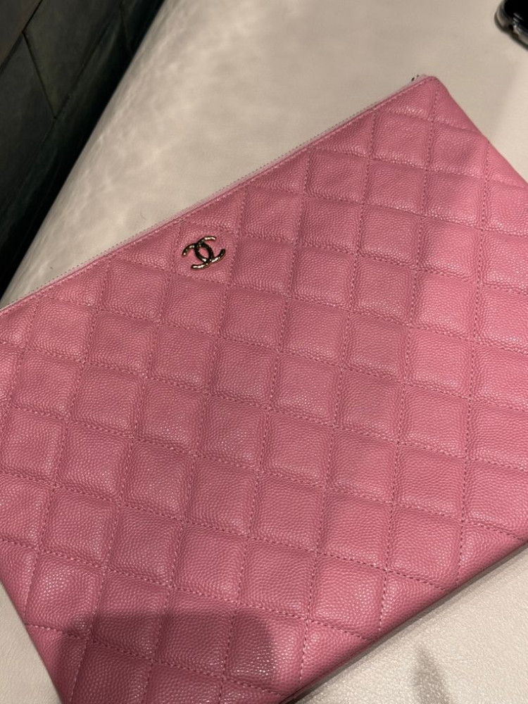 샤넬 클래식 뉴미듐 캐비어 금장 클러치 핑크--4