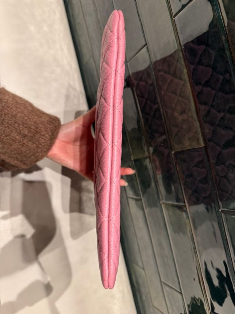 샤넬 클래식 뉴미듐 캐비어 금장 클러치 핑크--8