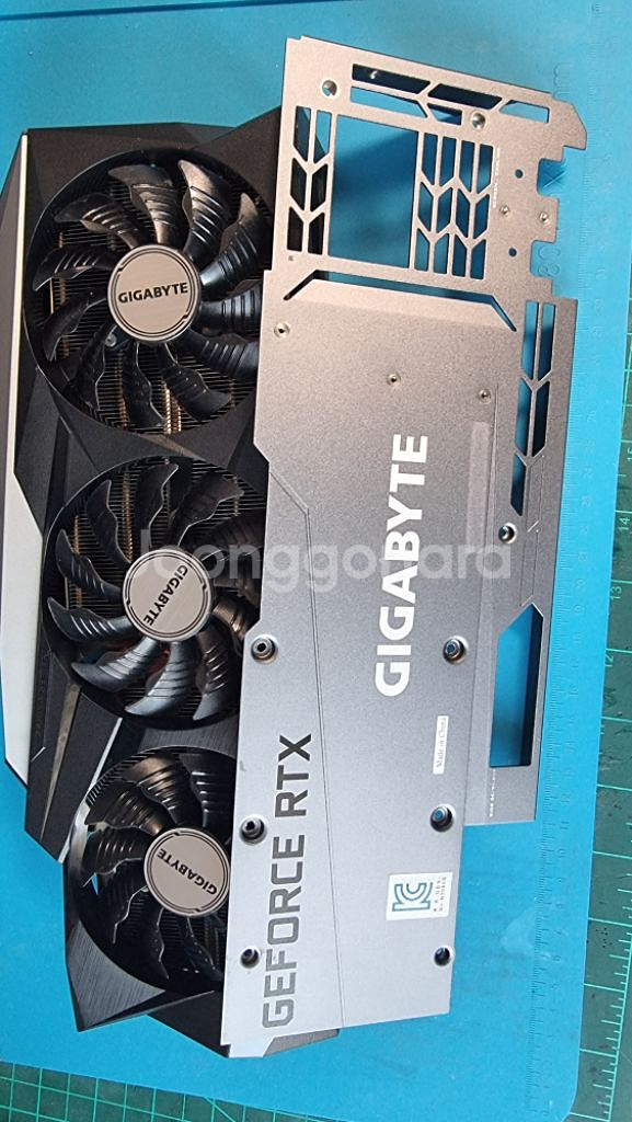 기가바이트 3080ti 히트싱크 백플라이트 팜--2