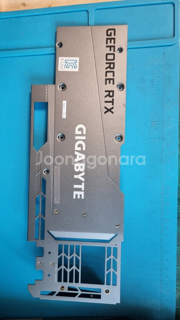 기가바이트 3080ti 히트싱크 백플라이트 팜--3