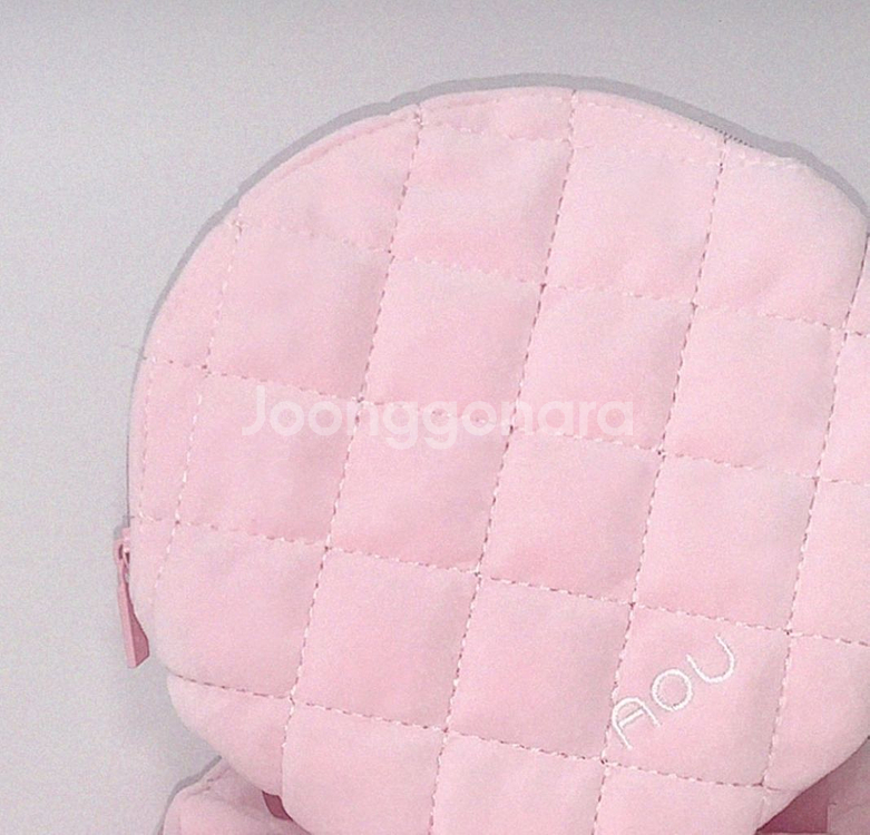 AOU 에이오유 퀼팅 벨벳 파우치--1