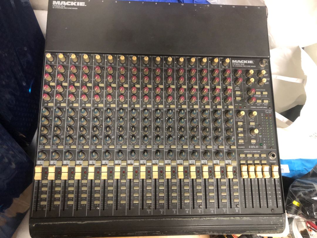 Mackie CR1604VLZ. 입니다