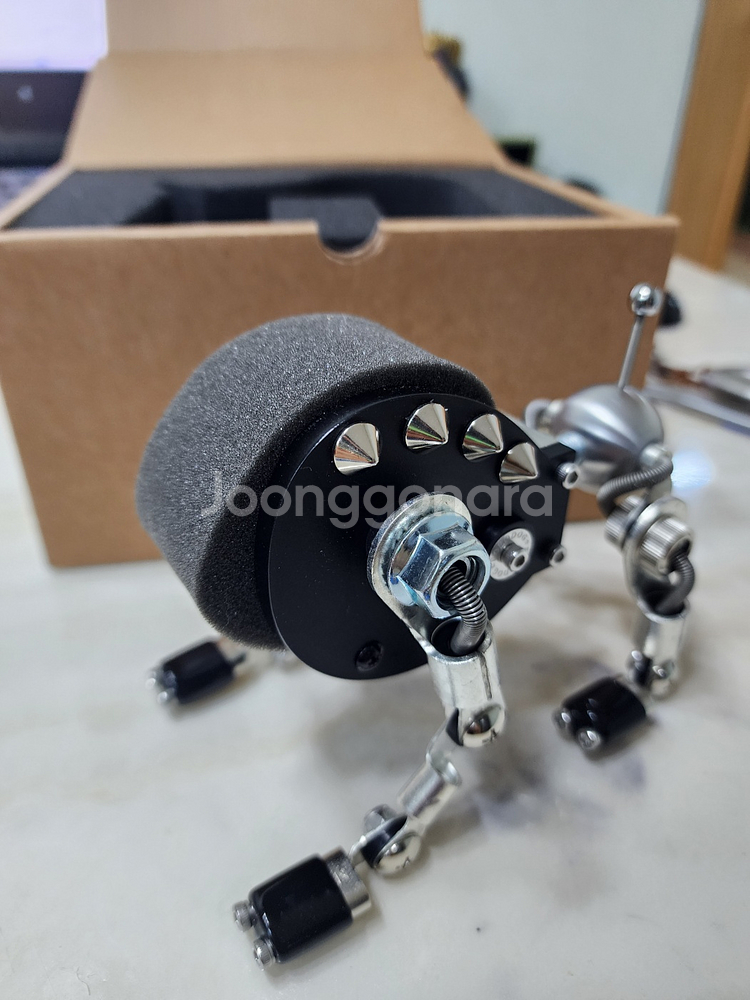 MAD MB&F 로보토이 로보독 시계거치대--1
