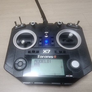 Taranis Q X7 조종기