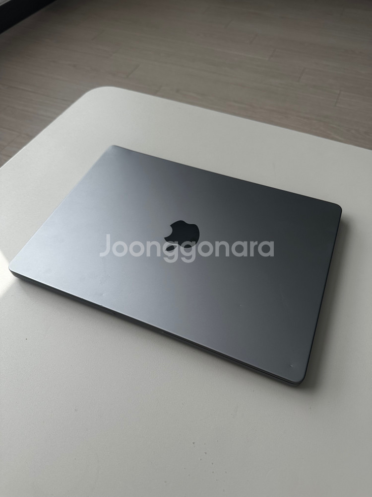 액정파손 맥북프로 14인치 m1팝니다.--1