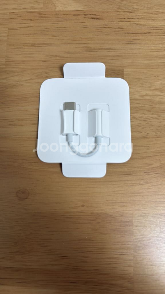 애플 USB-C to Headphone Jack--1