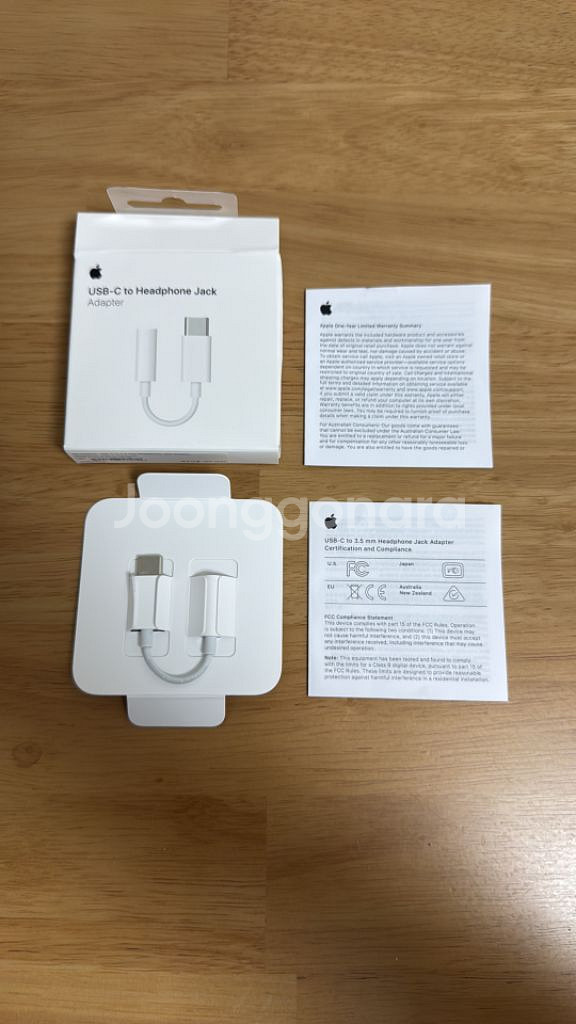 애플 USB-C to Headphone Jack--2