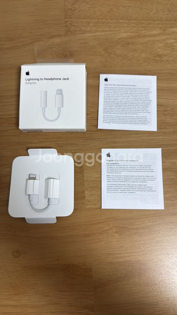애플 Lightning to Headphone Jack--2