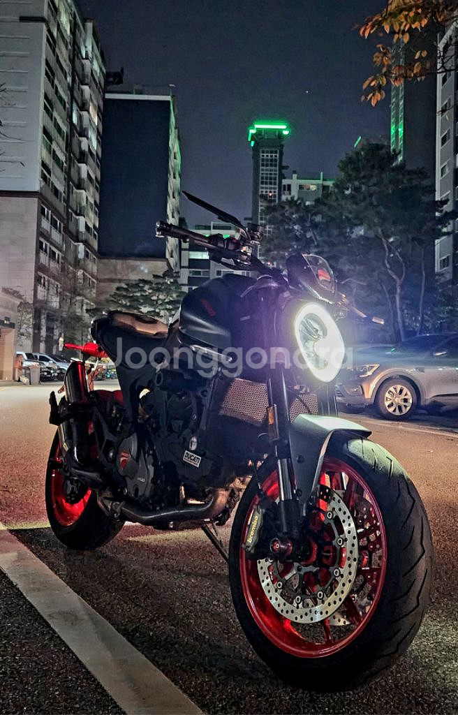 23년4월출고 두카티몬스터937 튜닝제품판매합니다.--0
