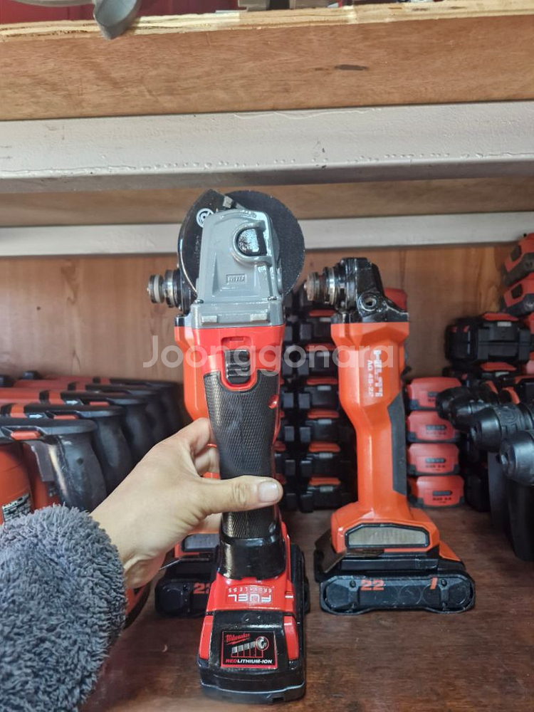 밀워키그라인더M18CAG100X.4인치.상태최상 16번--4