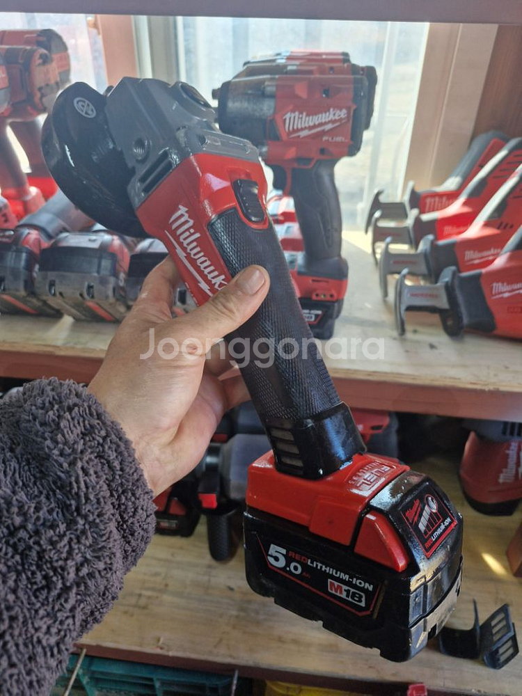 밀워키그라인더M18CAG100X.4인치.상태최상 16번--8