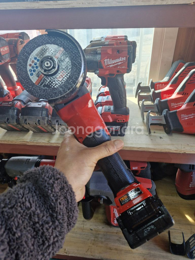 밀워키그라인더M18CAG100X.4인치.상태최상 16번--9
