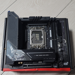 ASUS ROG STRIX Z690-I ITX 메인보드