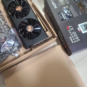 그래픽카드 xfx rx5600xt 풀박스 팝니다.