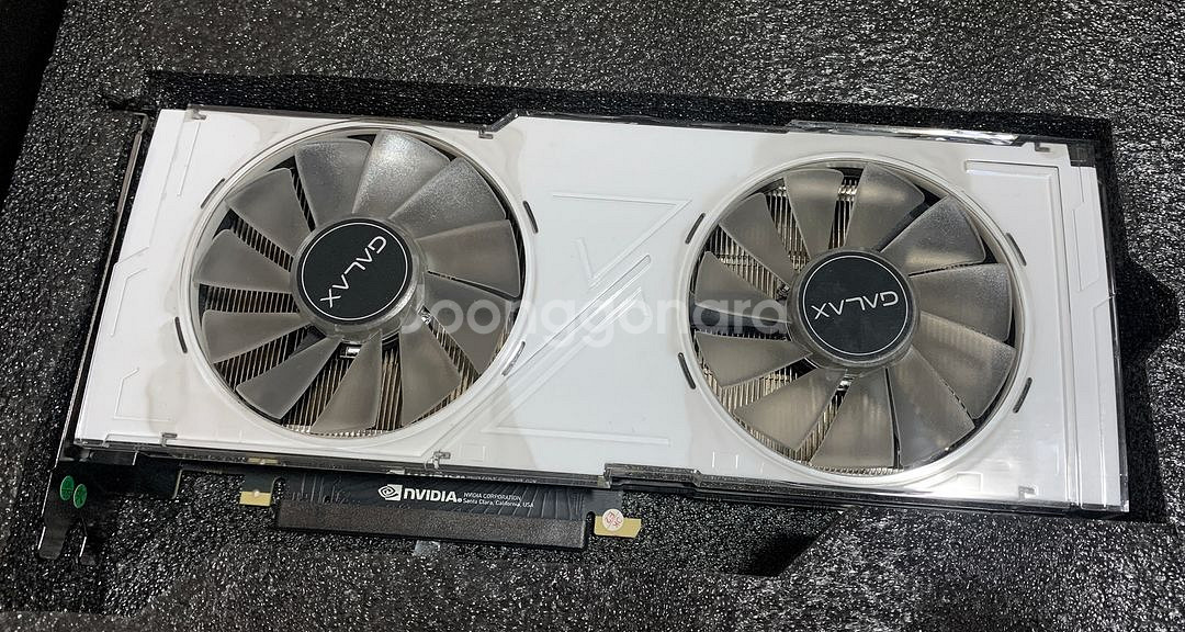 갤럭시 RTX2080 화이트--0