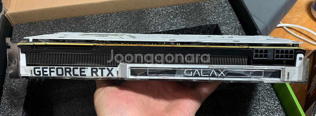 갤럭시 RTX2080 화이트--1