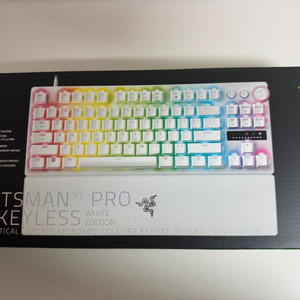 레이저 헌츠맨 v3 pro tkl 화이트 팝니다.