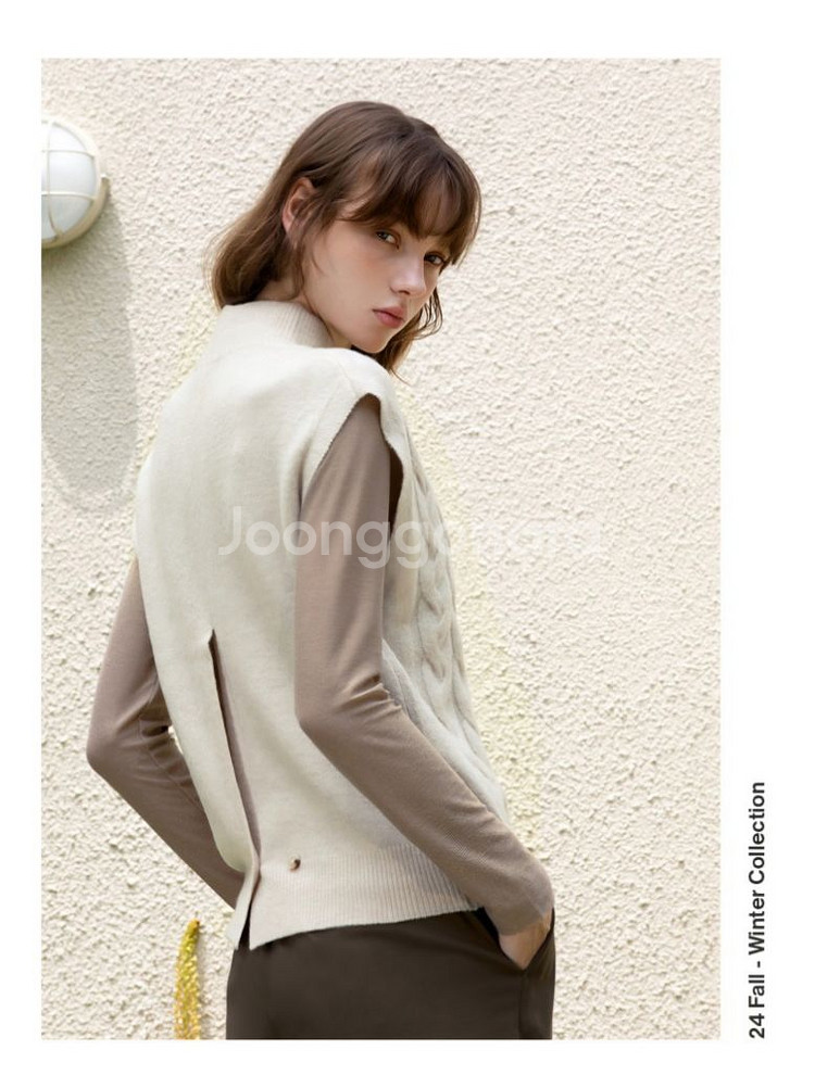 (택포) 까사렐 24FW 하프넥 니트 조끼 오트밀--1