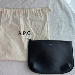 A.P.C(아페쎄) 사라 클러치 블랙