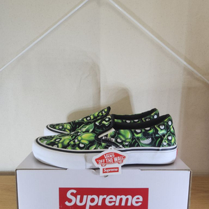 (270)Supreme X vans skull pile