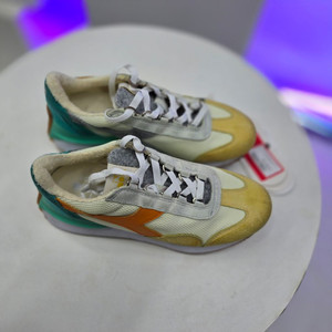 DIADORA HERITAGE. 스니커즈. 32.9만템